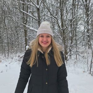 Meet your Posher, Emilee